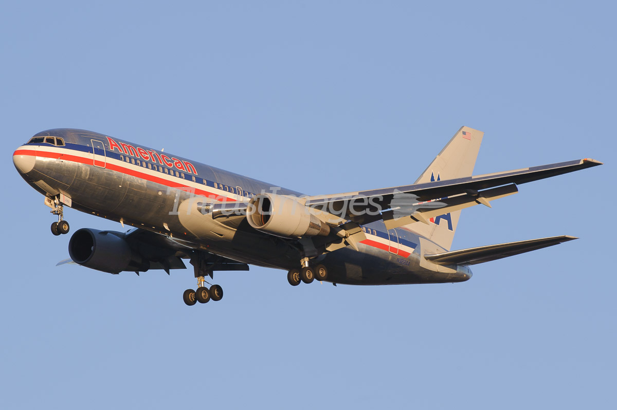 Boeing 767-223/ER N322AA (cn 22323/140)